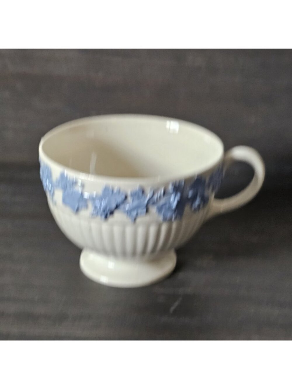 Wedgwood Edme Queensware Blue Raised Grapes Teacup 2.5" vintage grapevine garlan - Picture 2 of 12